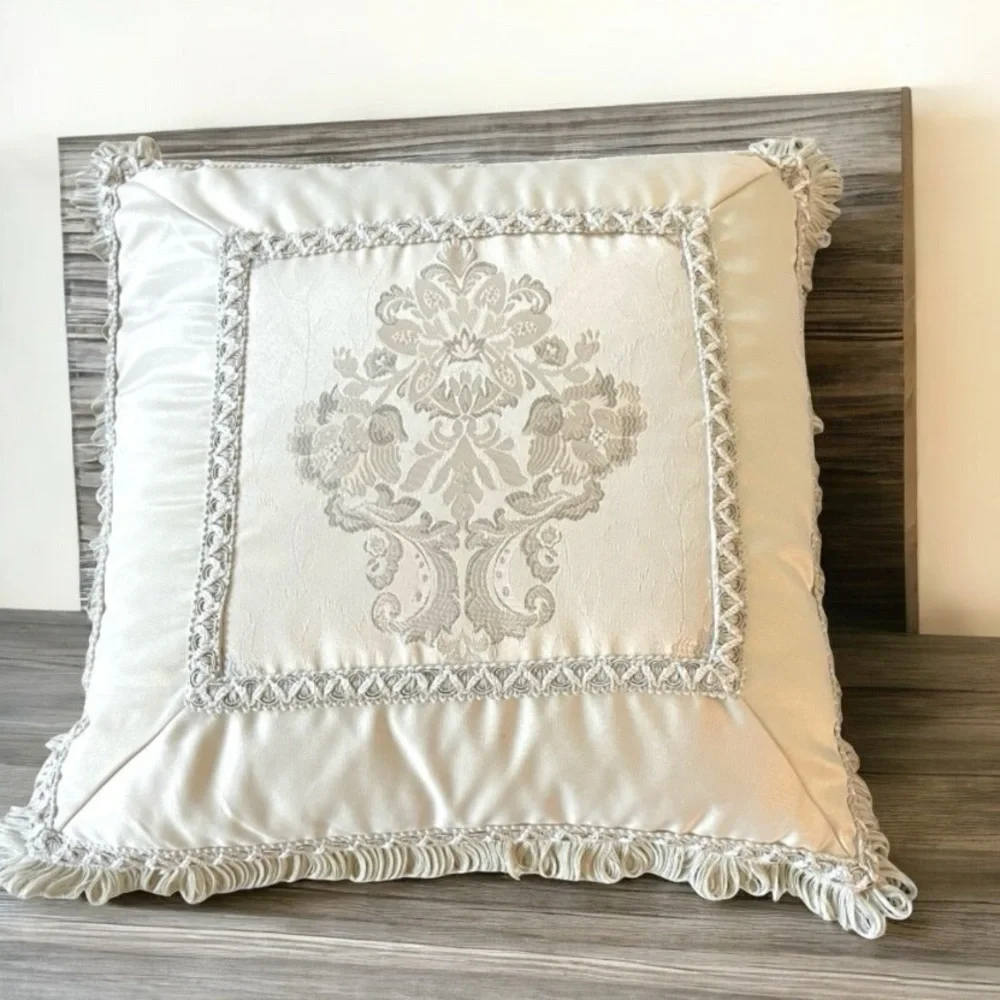NEW WATERFORD LINENS ACCENT PILLOW 18x18 GOOSE FEATHER INSERT INCLUDED